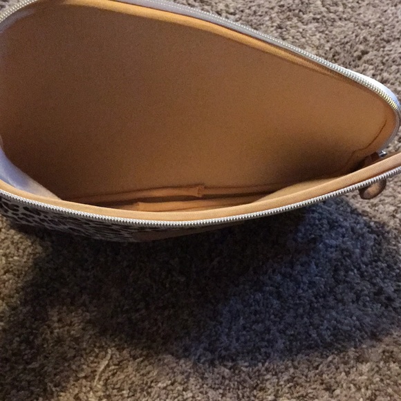 Computer case - Picture 2 of 2